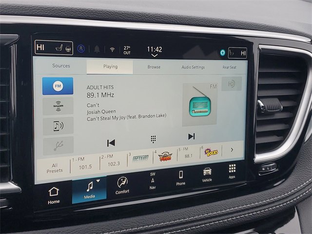 New 2026 Chrysler Pacifica Limited w/ Uconnect Theater Family Group image 26