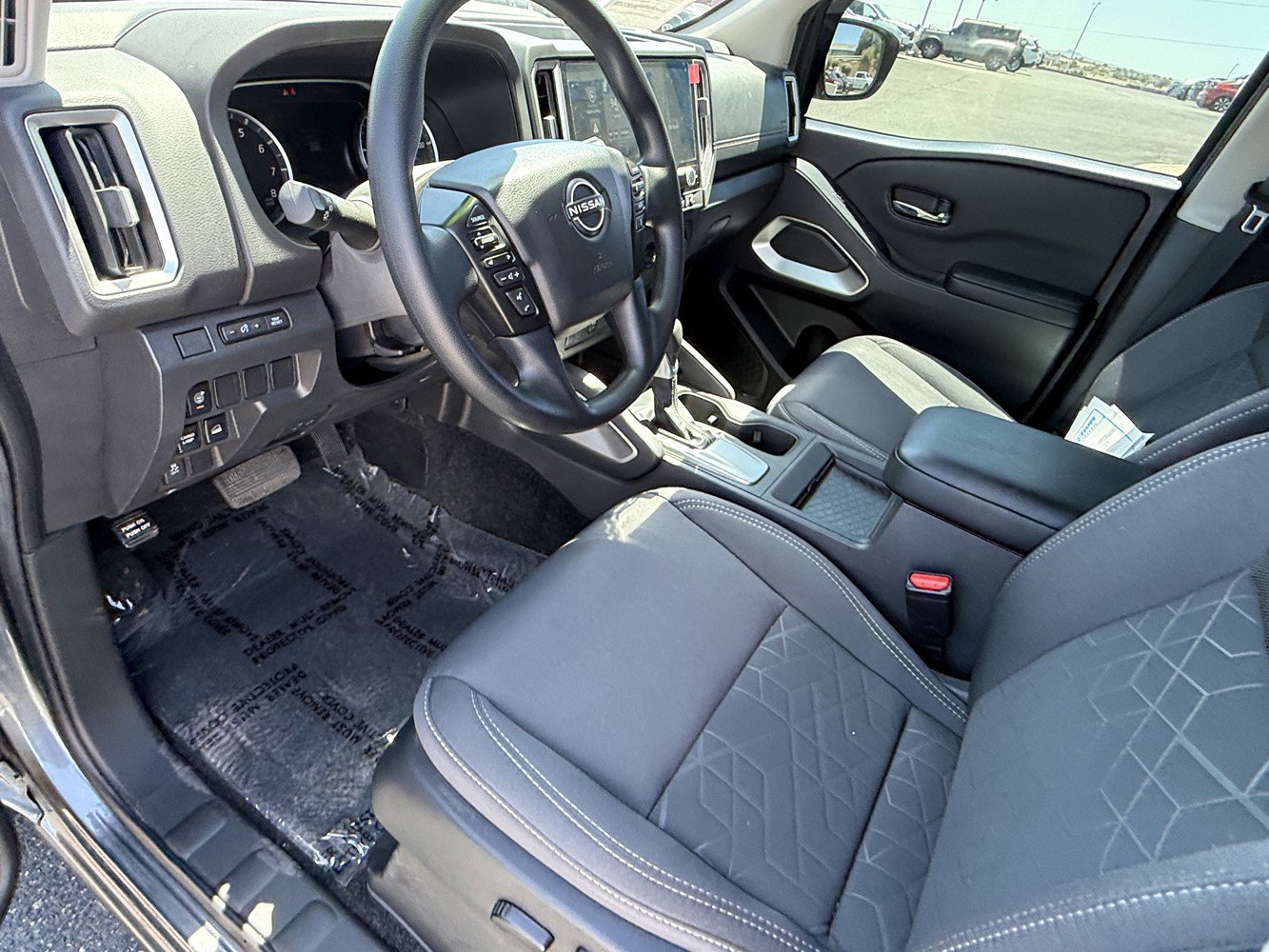 Used 2025 Nissan Frontier SV AWD/4WD image 10