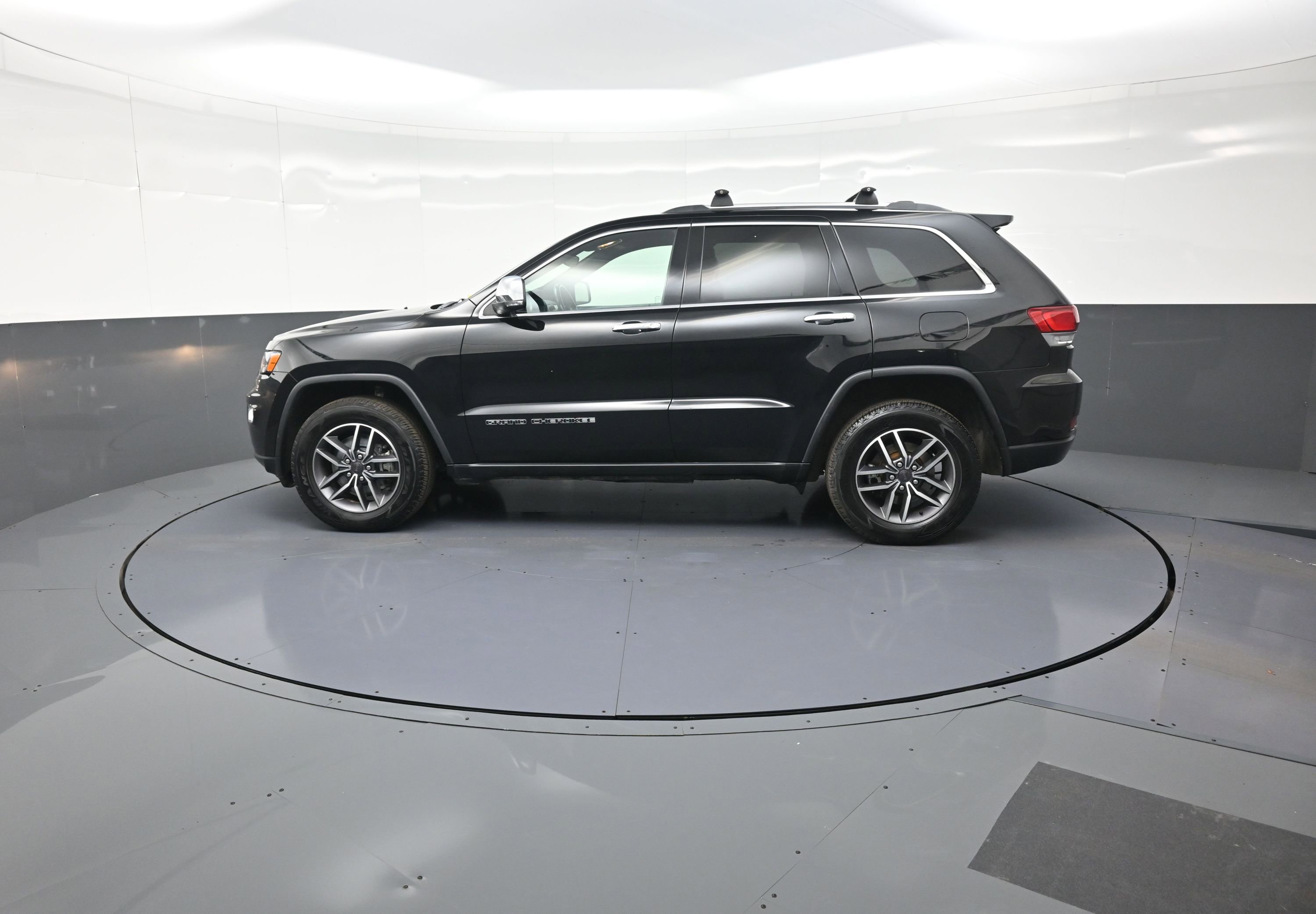 Used 2021 Jeep Grand Cherokee Limited w/ Trailer Tow Group IV image 6