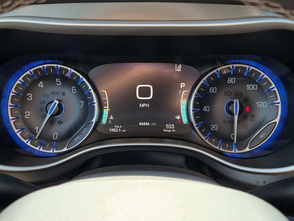Used 2023 Chrysler Pacifica Touring-L FWD image 29