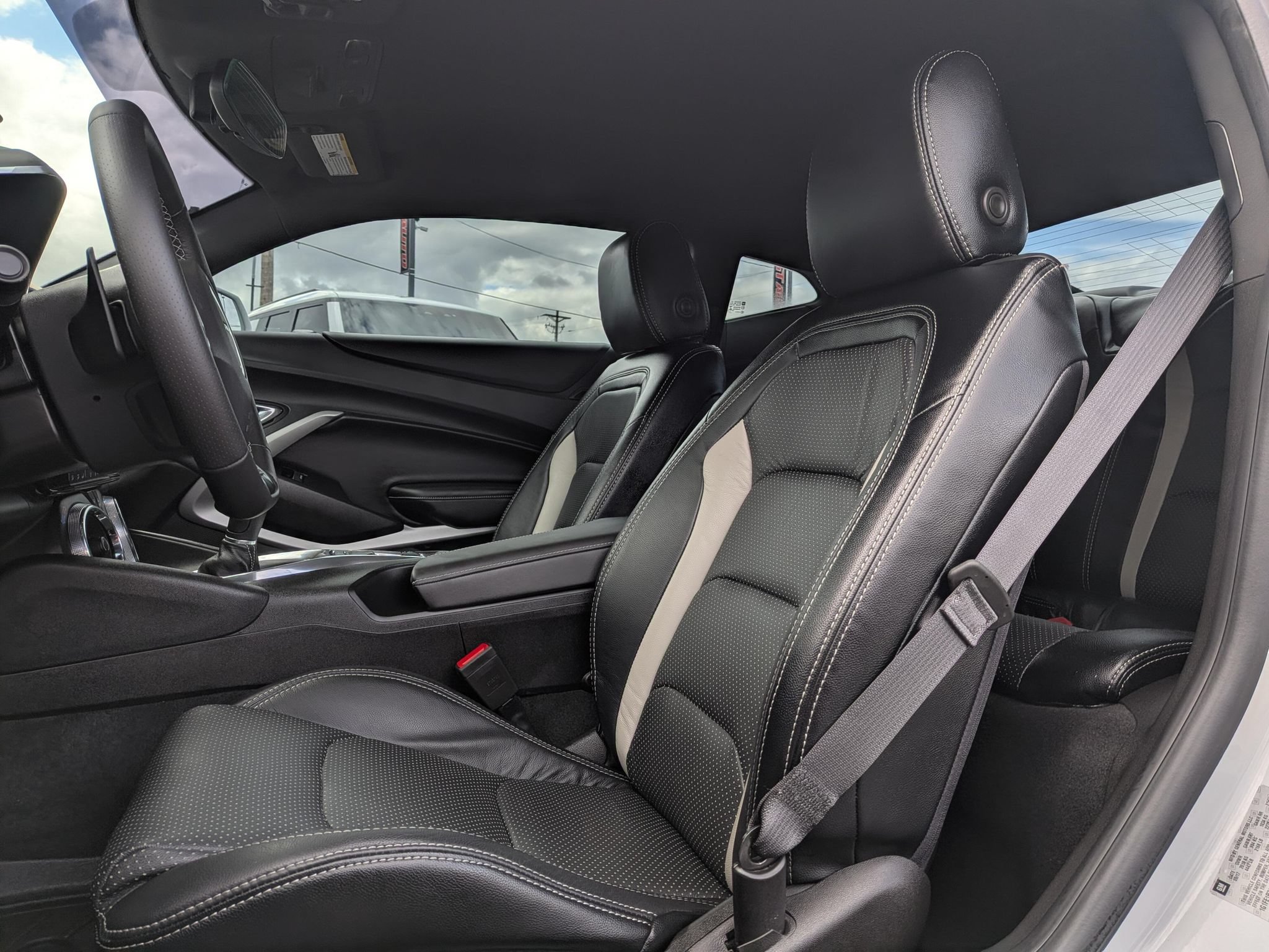 Used 2018 Chevrolet Camaro SS RWD image 5