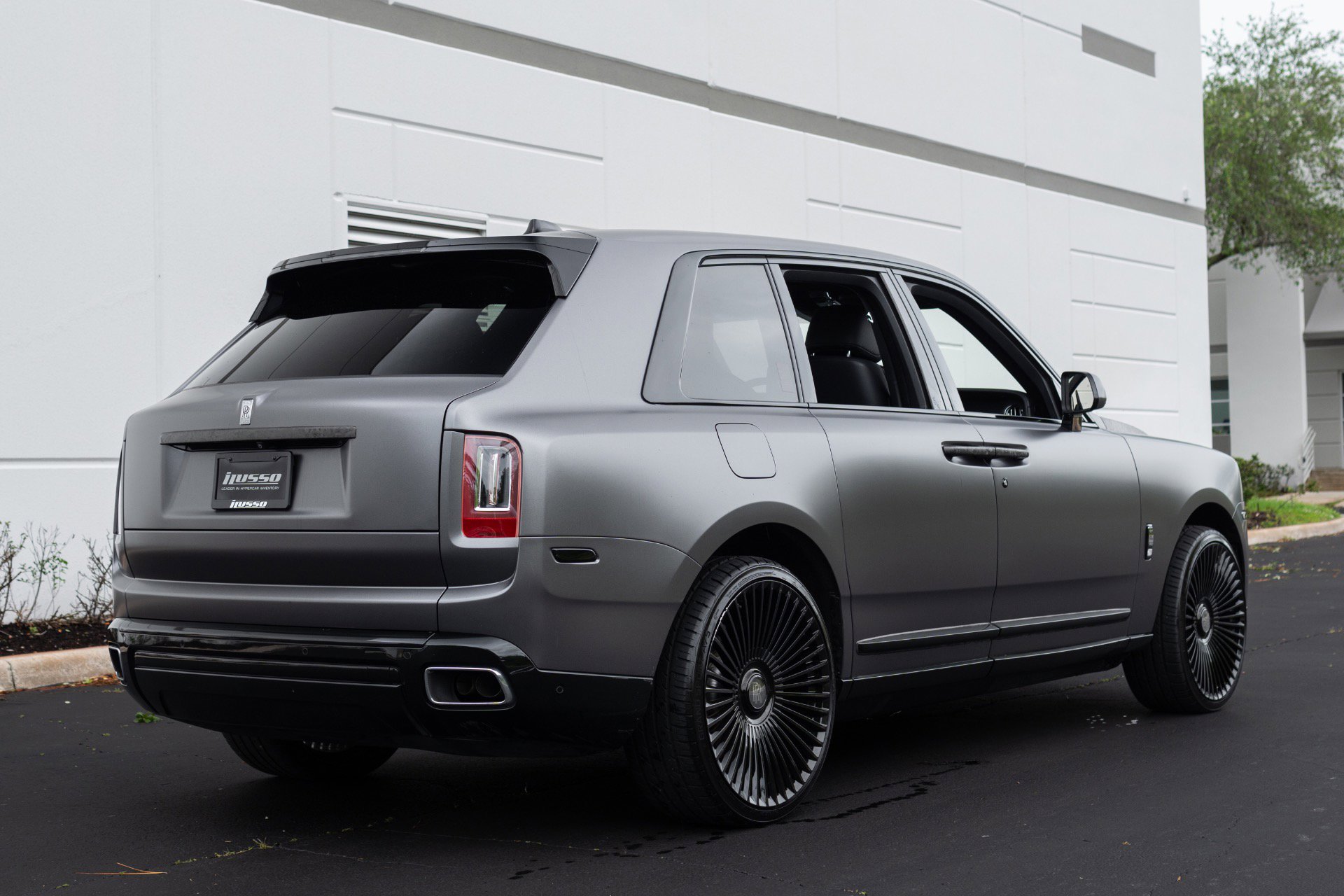 Used 2020 Rolls-Royce Cullinan image 17