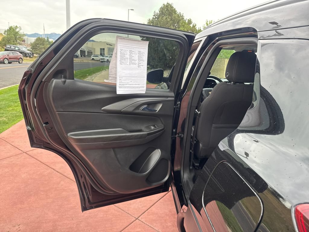 Used 2023 Chevrolet TrailBlazer LT AWD/4WD image 21