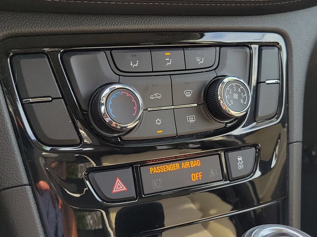 Used 2020 Buick Encore Preferred FWD image 28