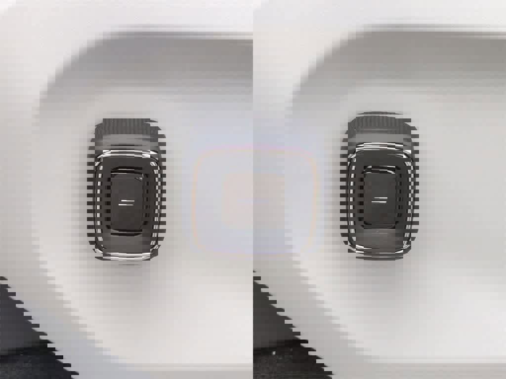 New 2025 Volvo EX90 Ultra w/ Protection Package Premier image 16