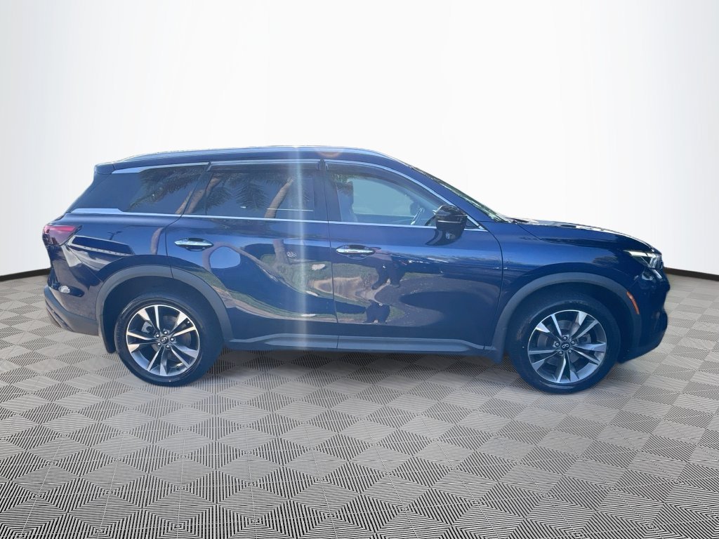 Certified 2023 INFINITI QX60 Luxe w/ Vision Package AWD/4WD image 5
