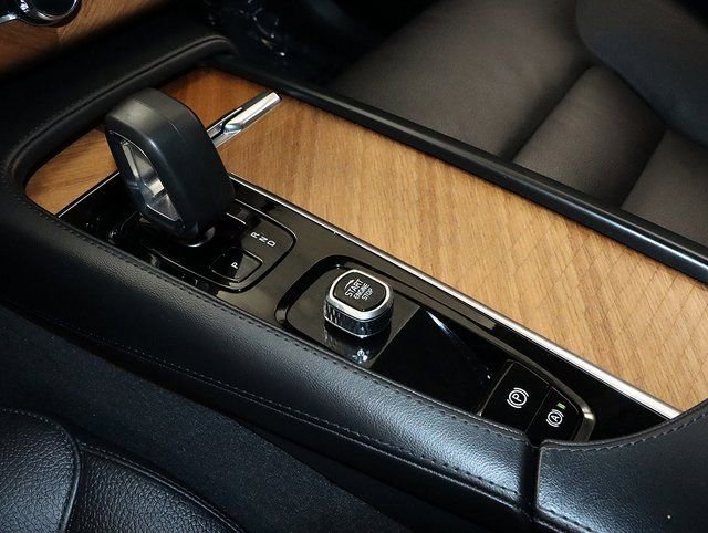 Used 2024 Volvo XC90 B5 Plus image 23