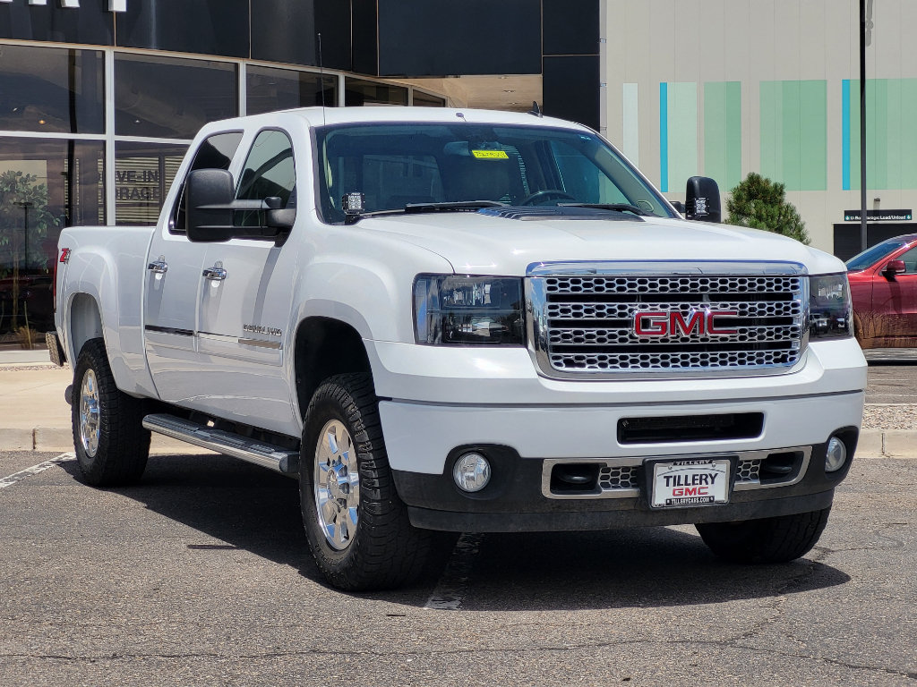 Used 2014 GMC Sierra 2500 Denali w/ Suspension Package, Off-Road AWD/4WD image 2