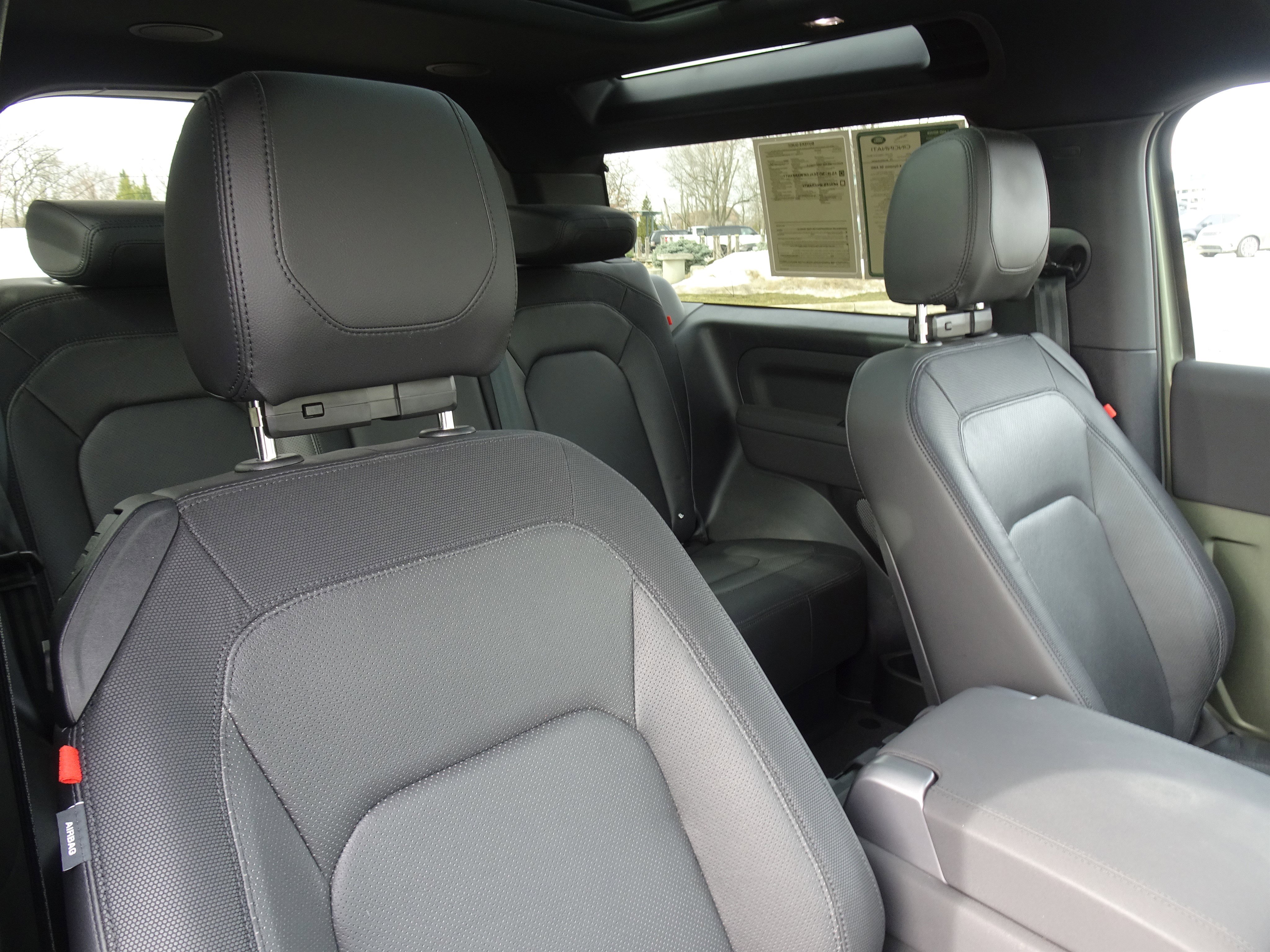 Certified 2023 Land Rover Defender 90 X-Dynamic SE image 25