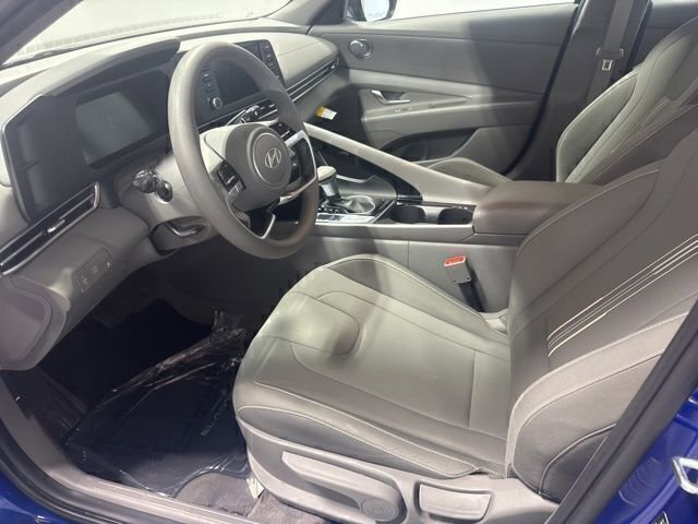 Used 2025 Hyundai Elantra Hybrid FWD image 12