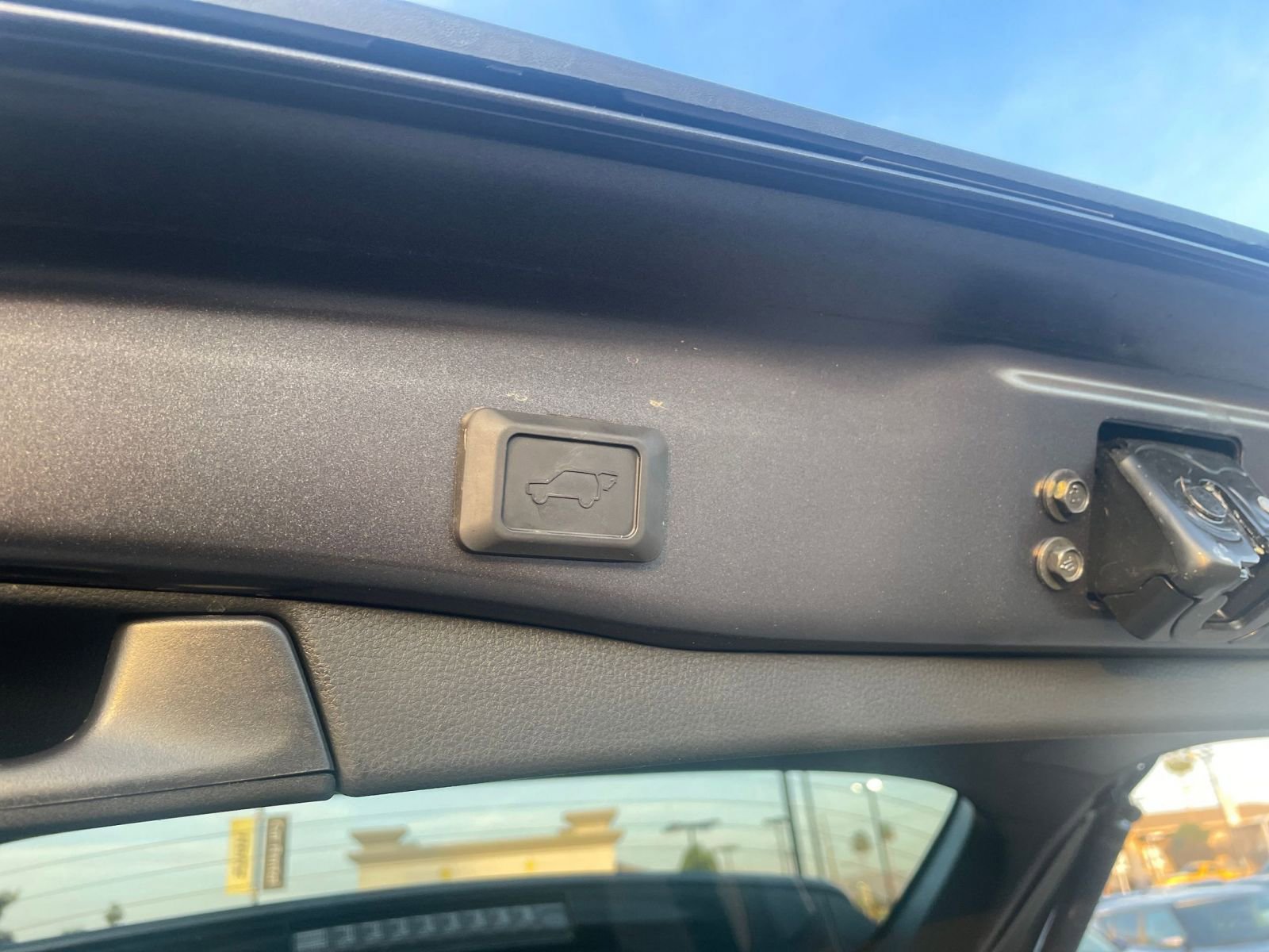 Used 2025 Toyota RAV4 XLE w/ Convenience Package image 24