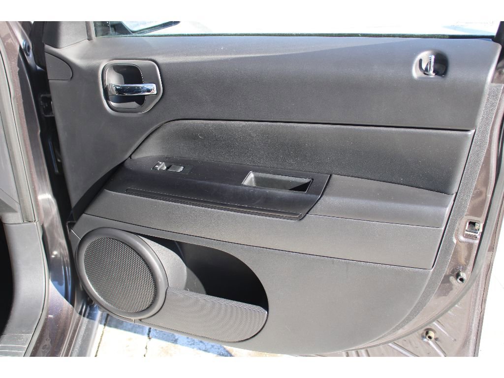 Used 2016 Jeep Patriot High Altitude image 16