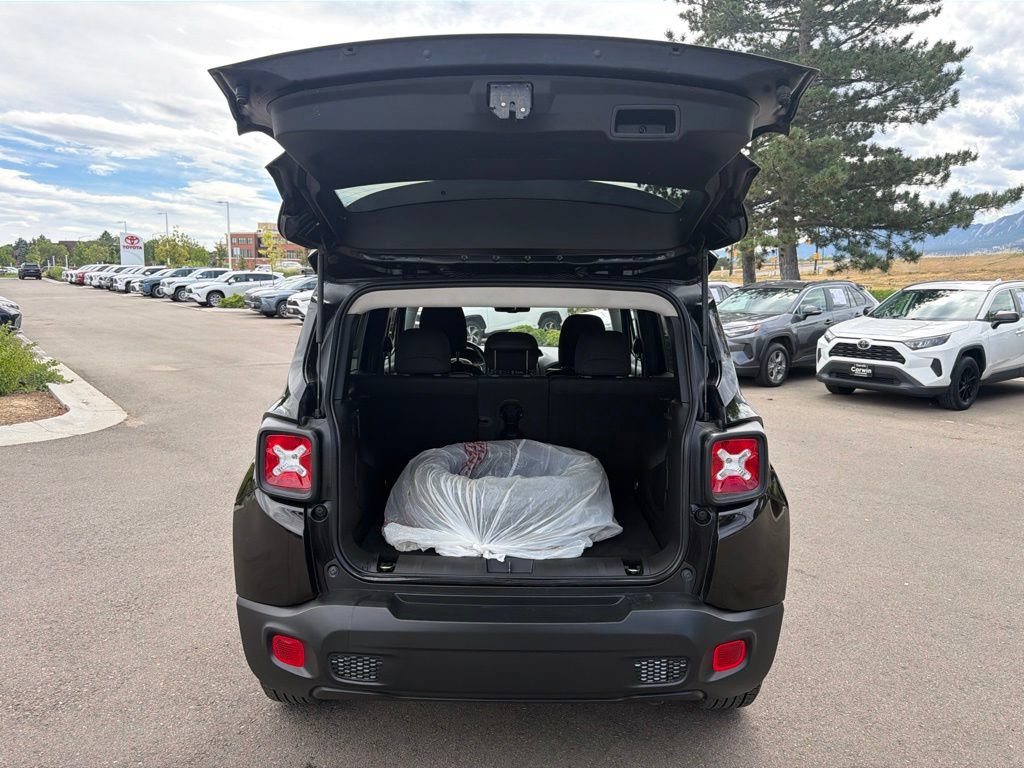 Used 2020 Jeep Renegade Latitude w/ Popular Equipment Group AWD/4WD image 17