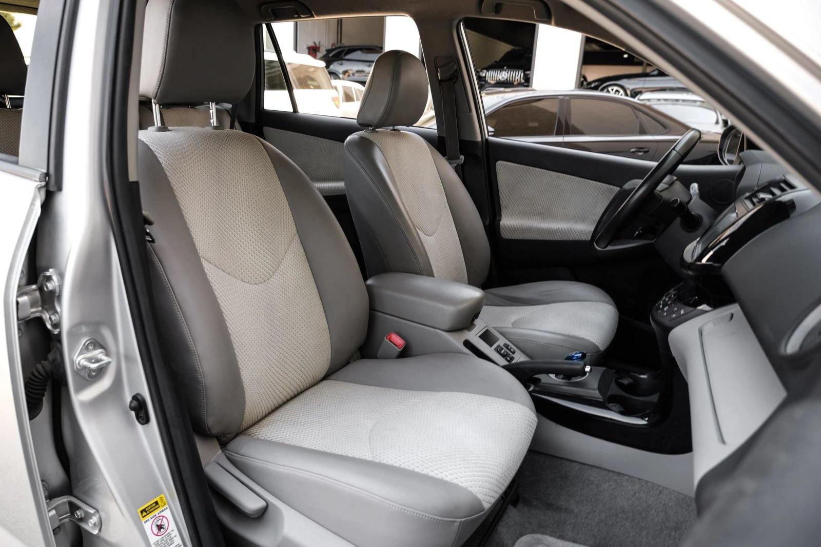 Used 2014 Toyota RAV4 EV FWD image 31