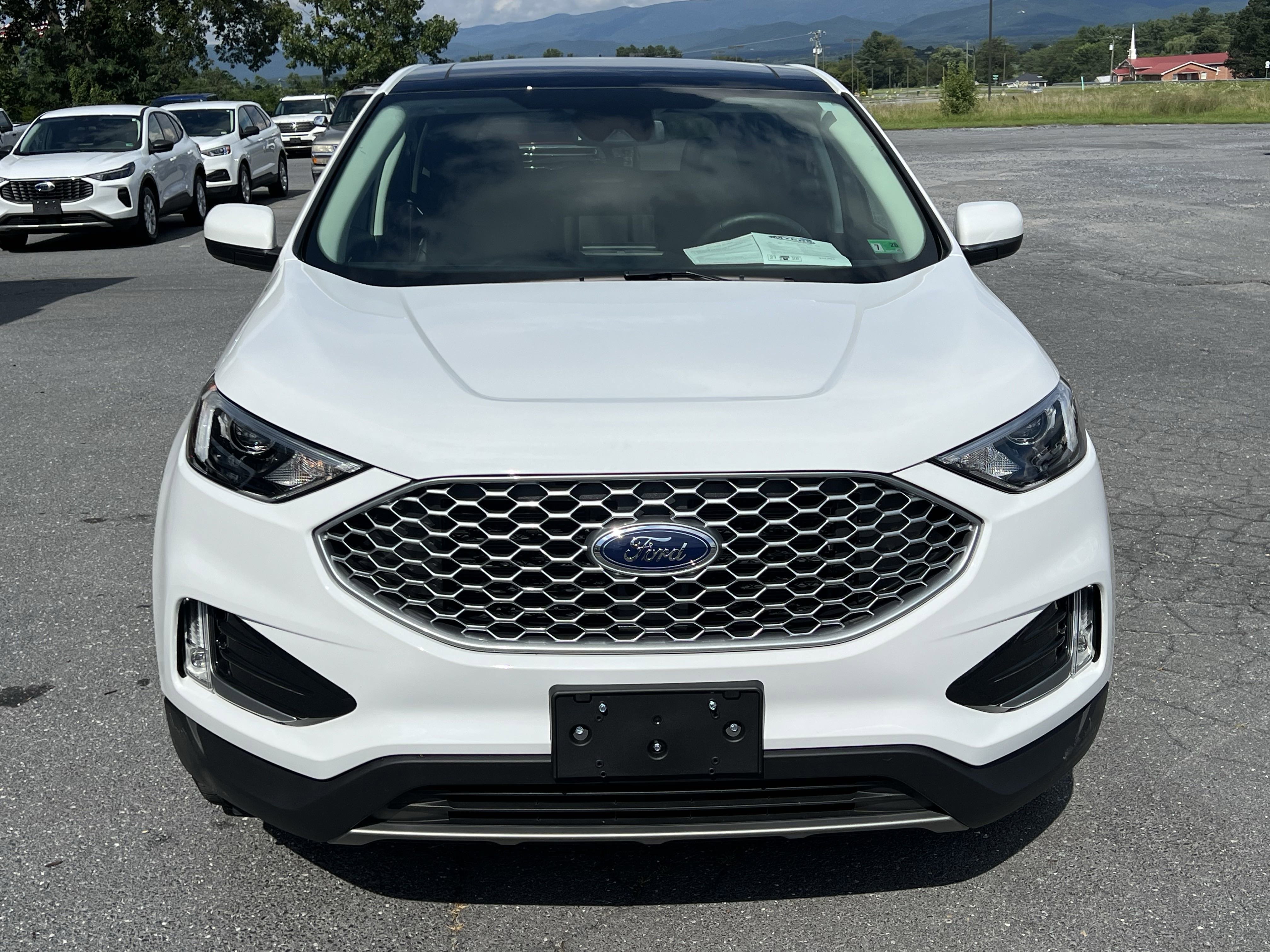Used 2024 Ford Edge SEL w/ Convenience Package image 3