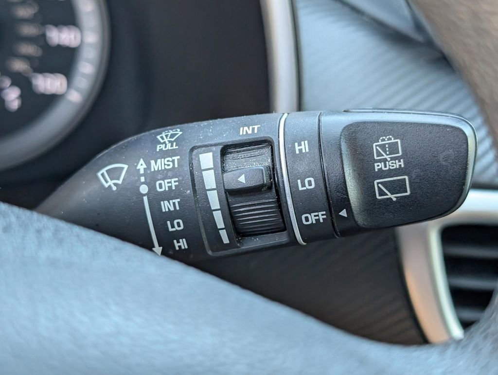 Used 2021 Hyundai Tucson SE w/ Cargo Package image 25