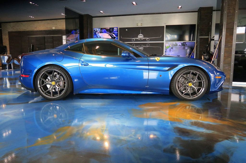 Used 2016 Ferrari California T RWD image 10