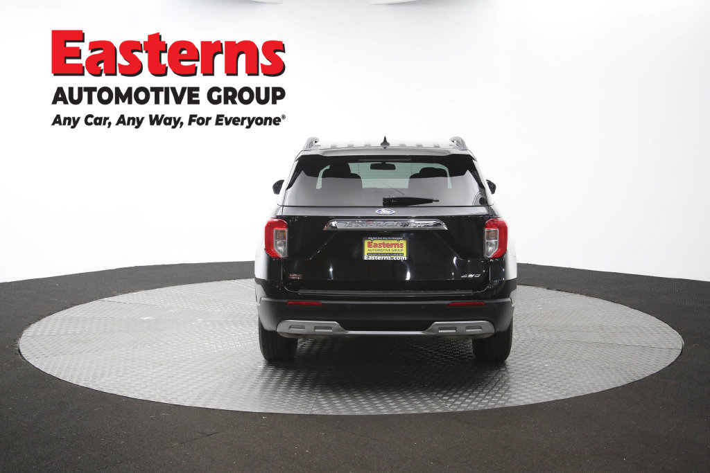 Used 2022 Ford Explorer XLT w/ Equipment Group 202A AWD/4WD image 32