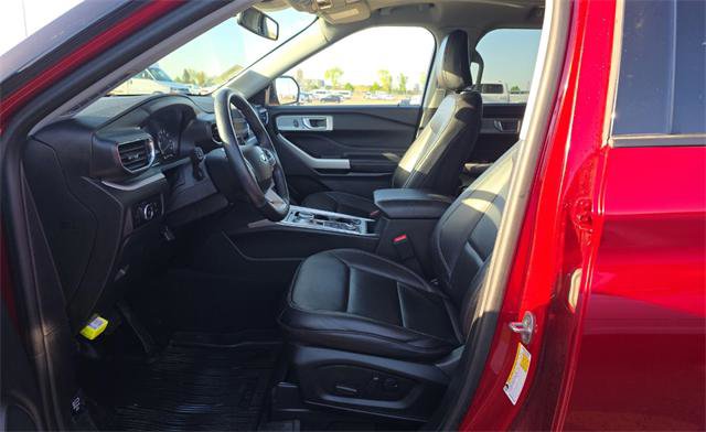 Used 2023 Ford Explorer XLT w/ Equipment Group 202A AWD/4WD image 7