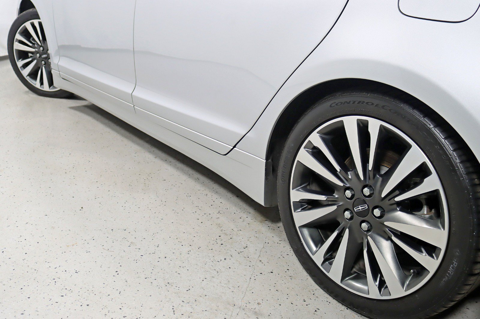 Used 2019 Lincoln MKZ Reserve FWD image 12