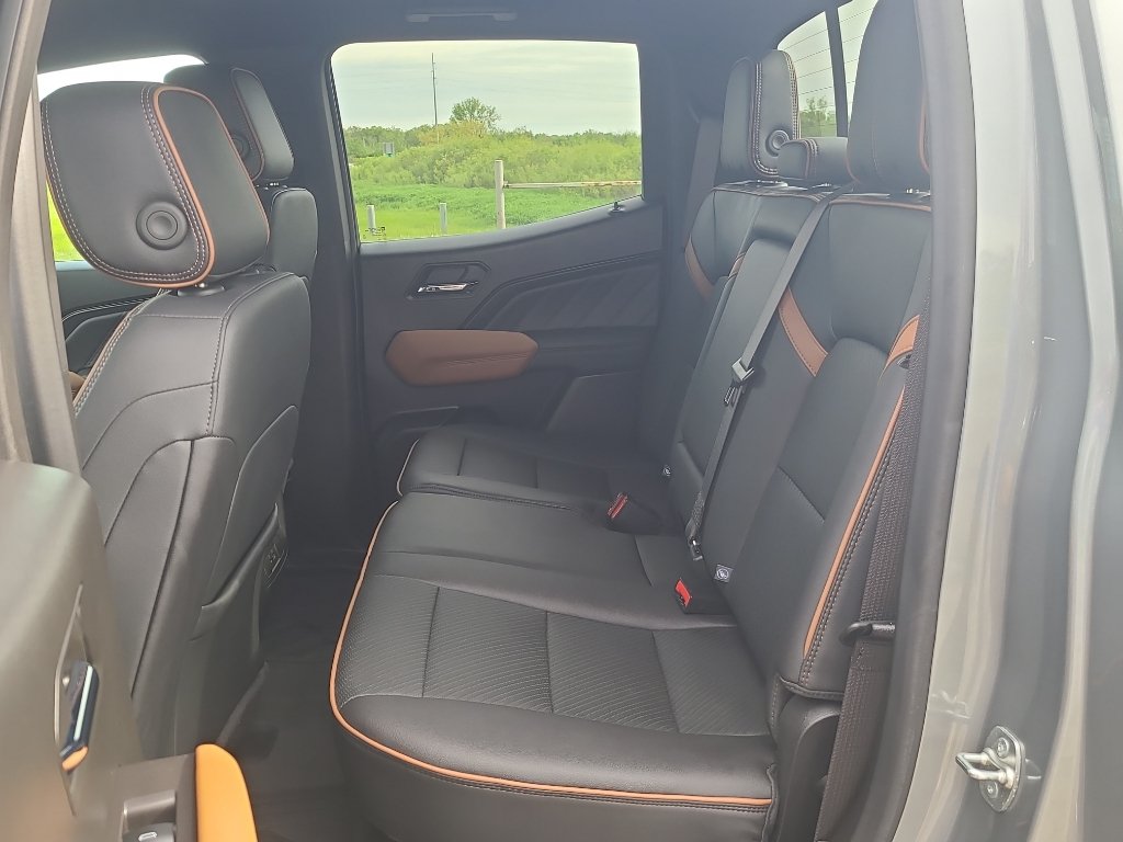 Used 2024 GMC Canyon AT4 w/ AT4 Premium Package AWD/4WD image 33