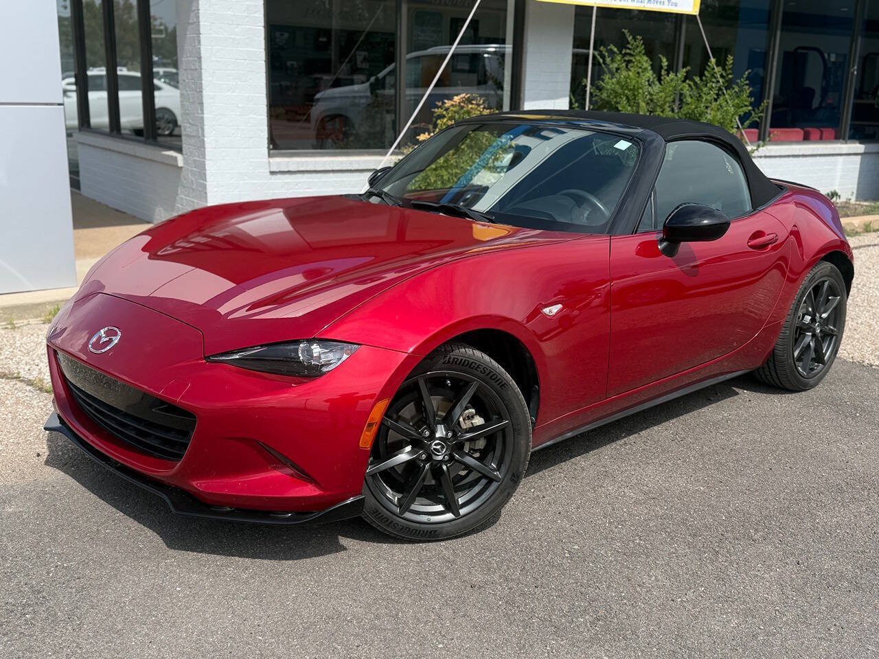 Used 2016 MAZDA MX-5 Miata Club RWD image 2