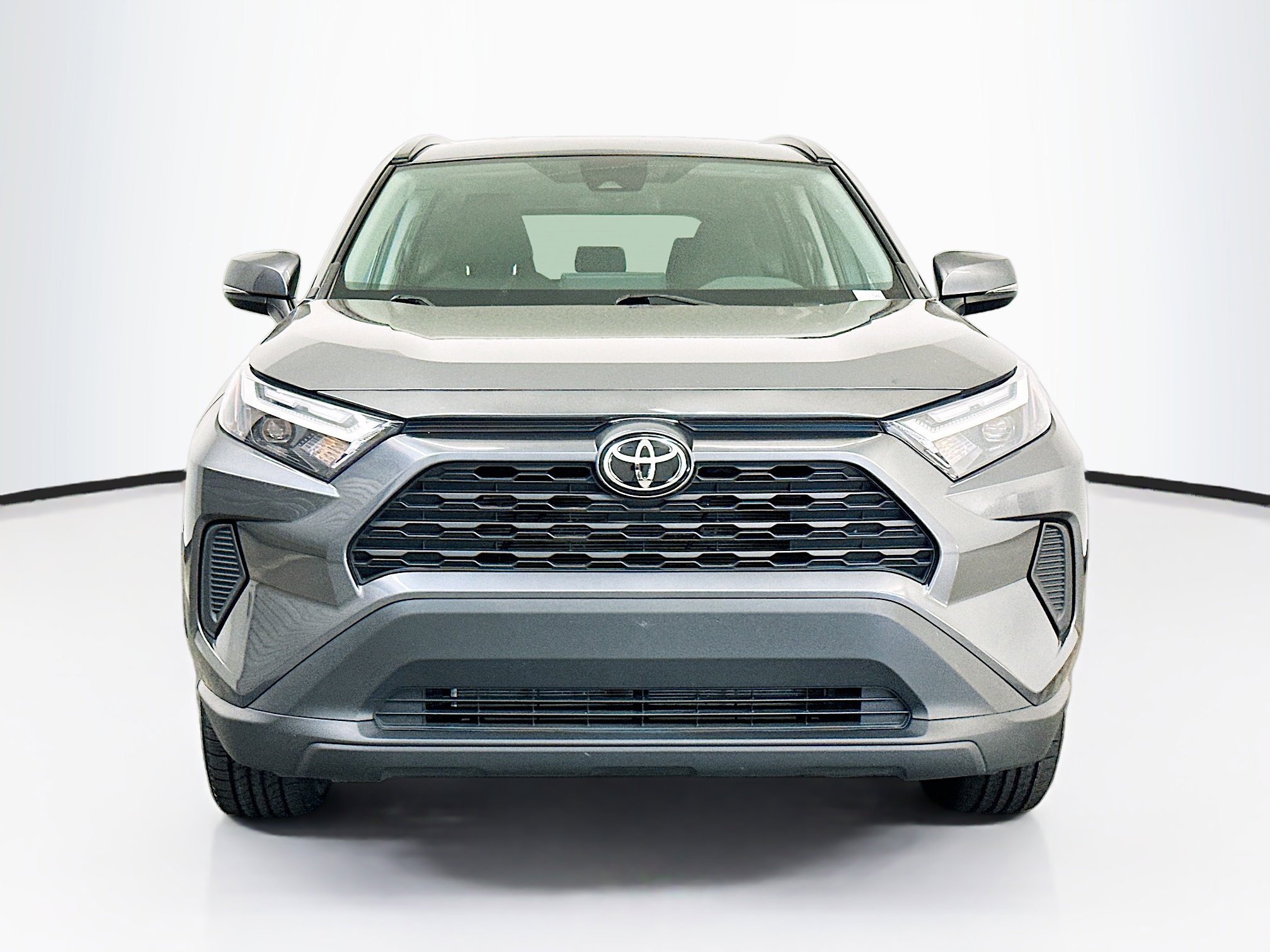 Used 2025 Toyota RAV4 XLE AWD/4WD image 2