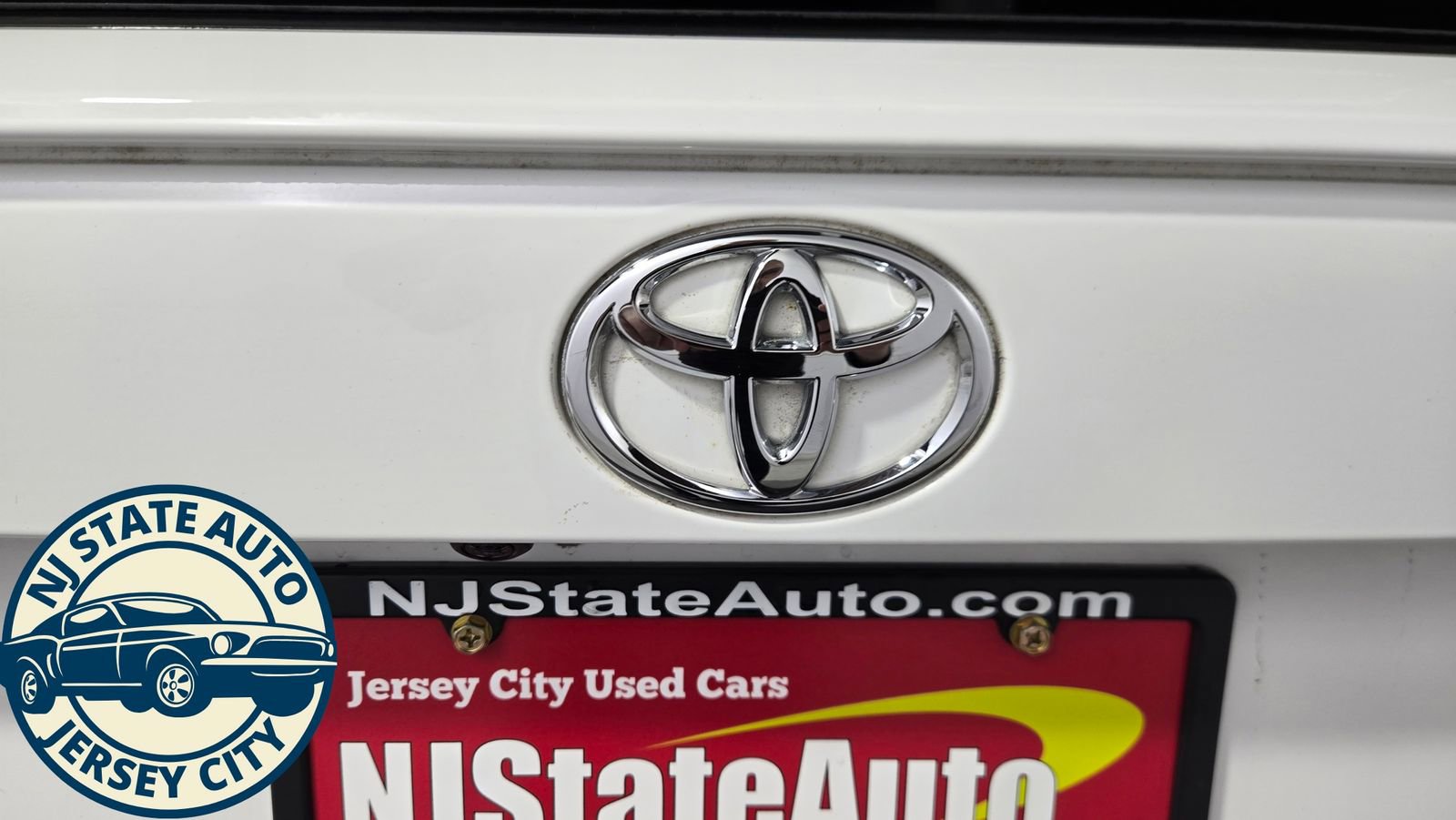 Used 2020 Toyota RAV4 LE w/ All Weather Liner Package image 26