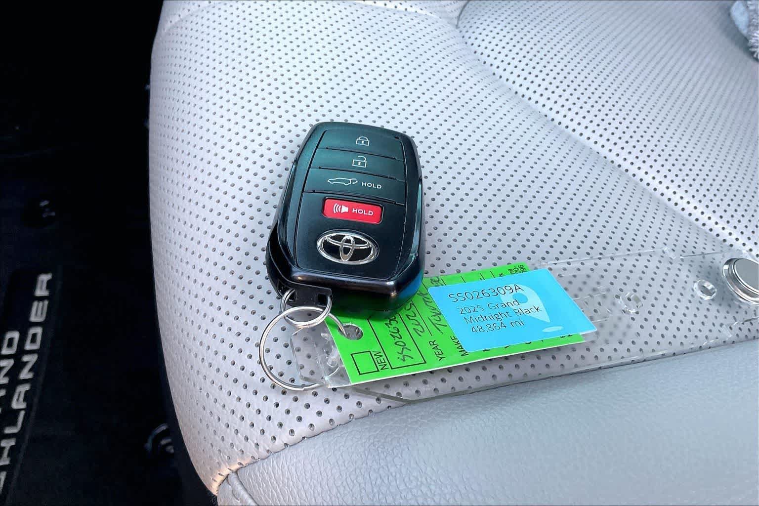 Used 2025 Toyota Grand Highlander FWD image 19
