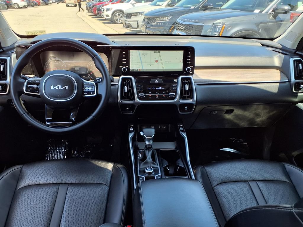 Certified 2023 Kia Sorento EX w/ Panoramic Sunroof Package FWD image 16