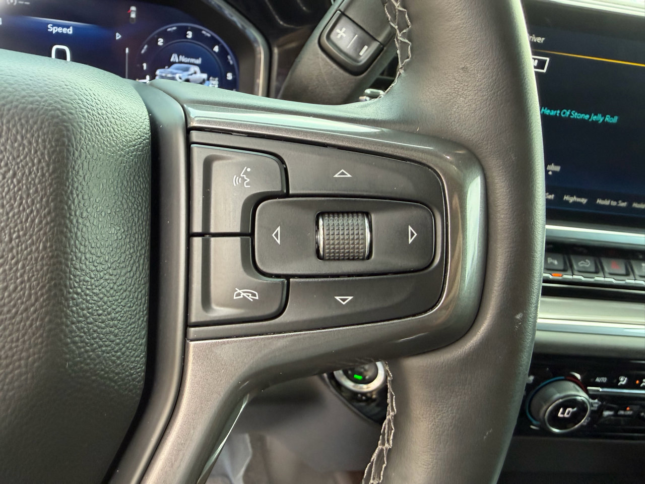 Used 2025 Chevrolet Silverado 2500 High Country w/ Technology Package image 30