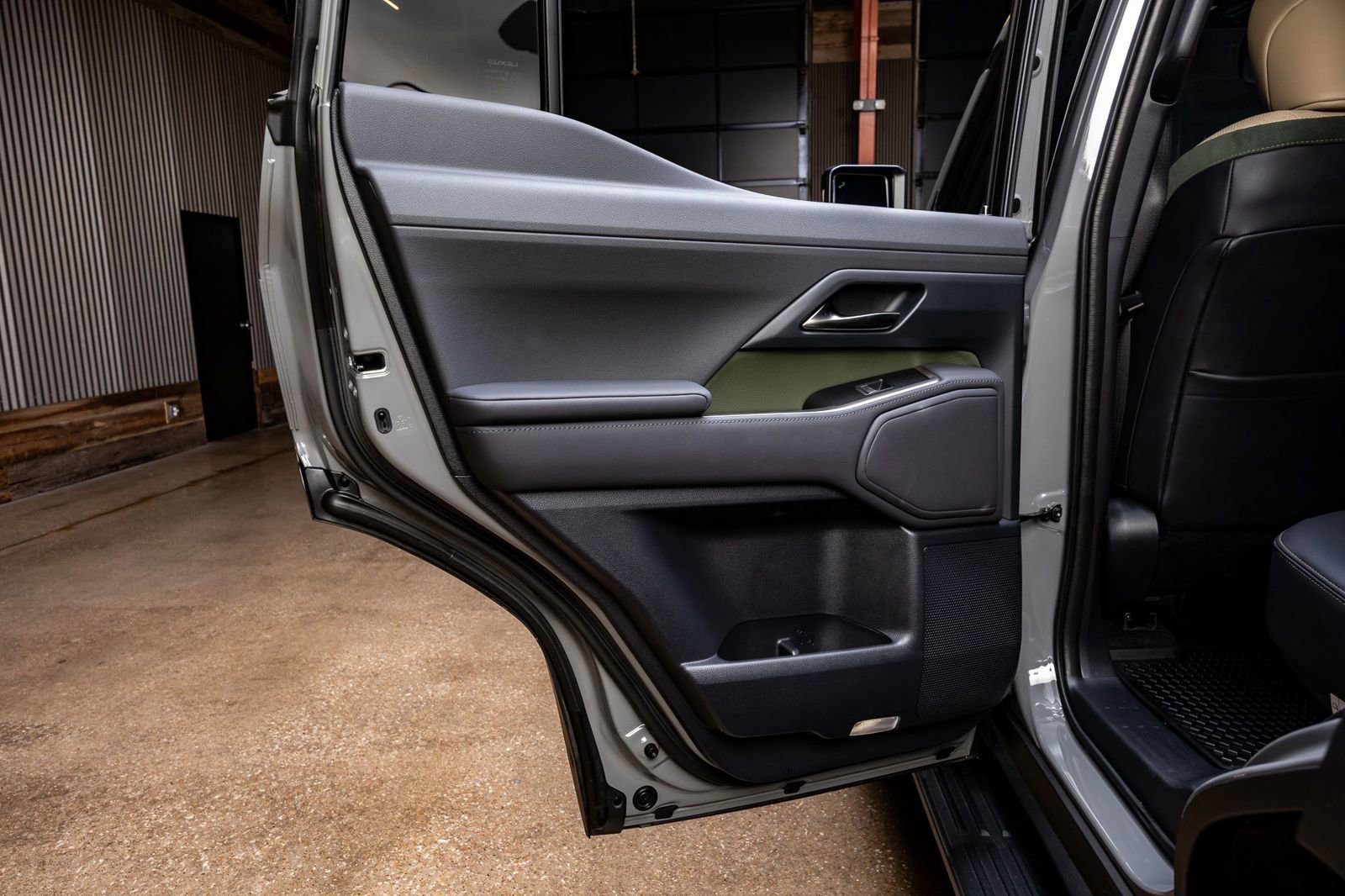 Used 2024 Lexus GX 550 image 38
