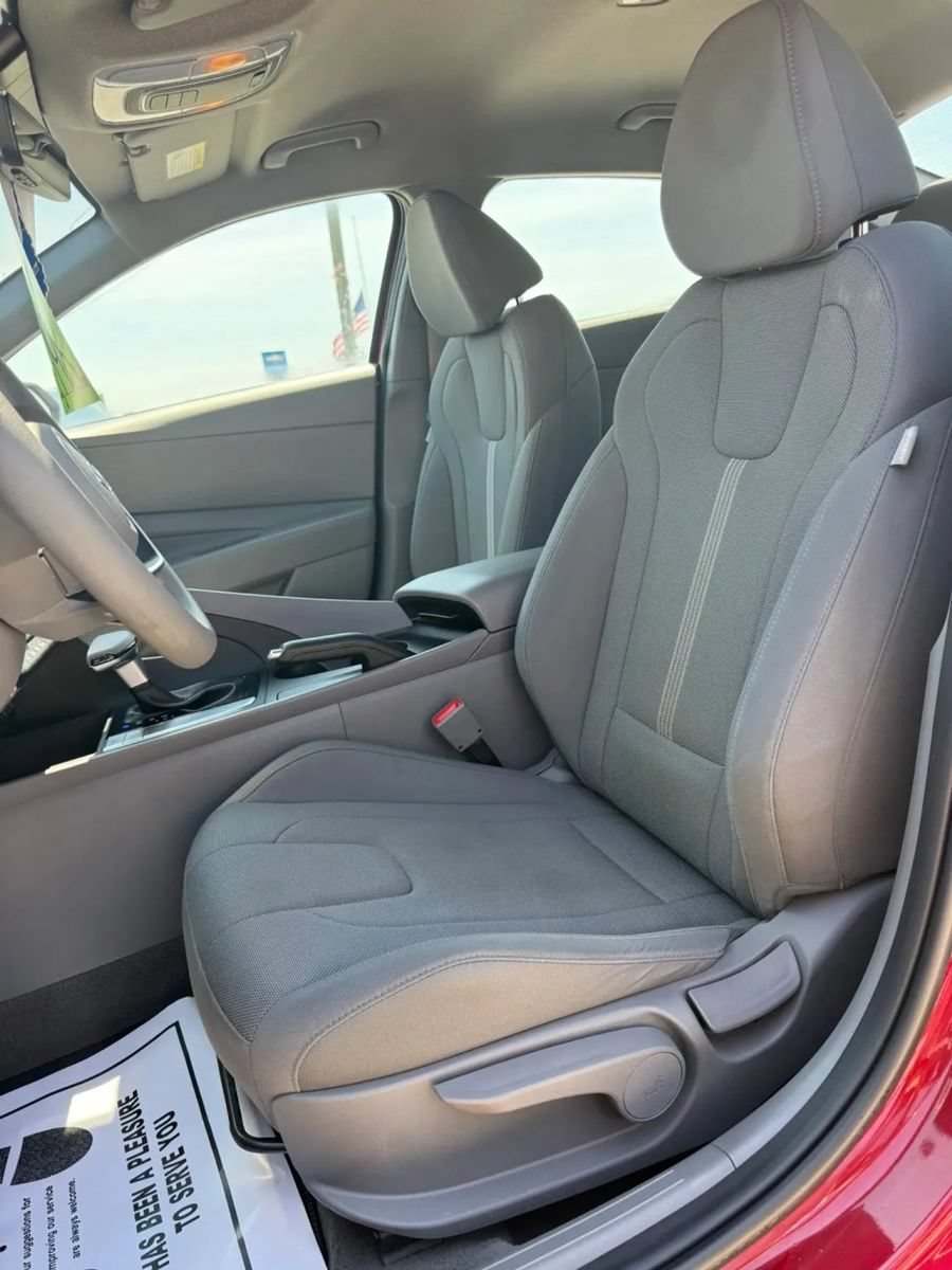 Used 2023 Hyundai Elantra SE FWD image 14