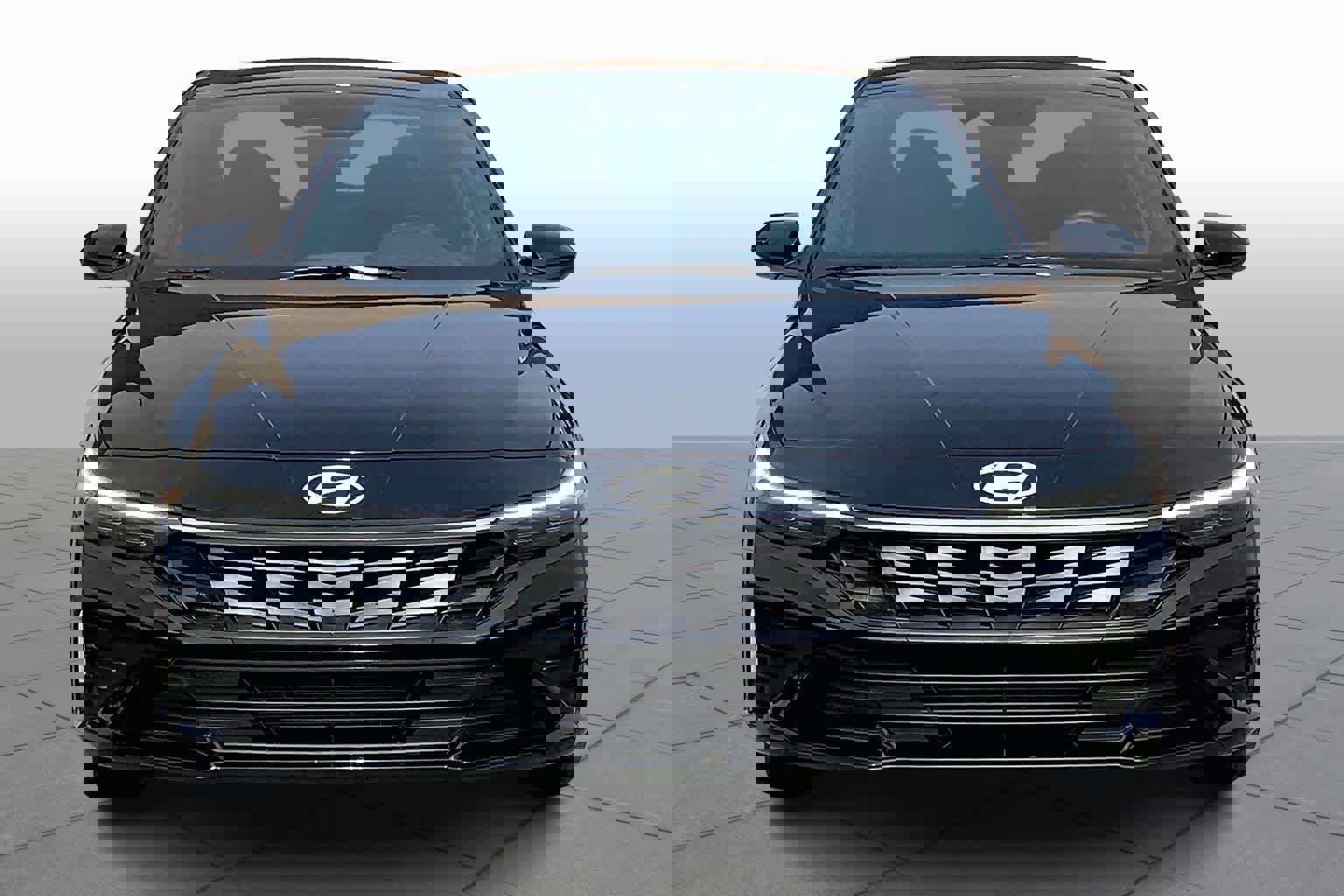 Used 2025 Hyundai Elantra Sport image 4