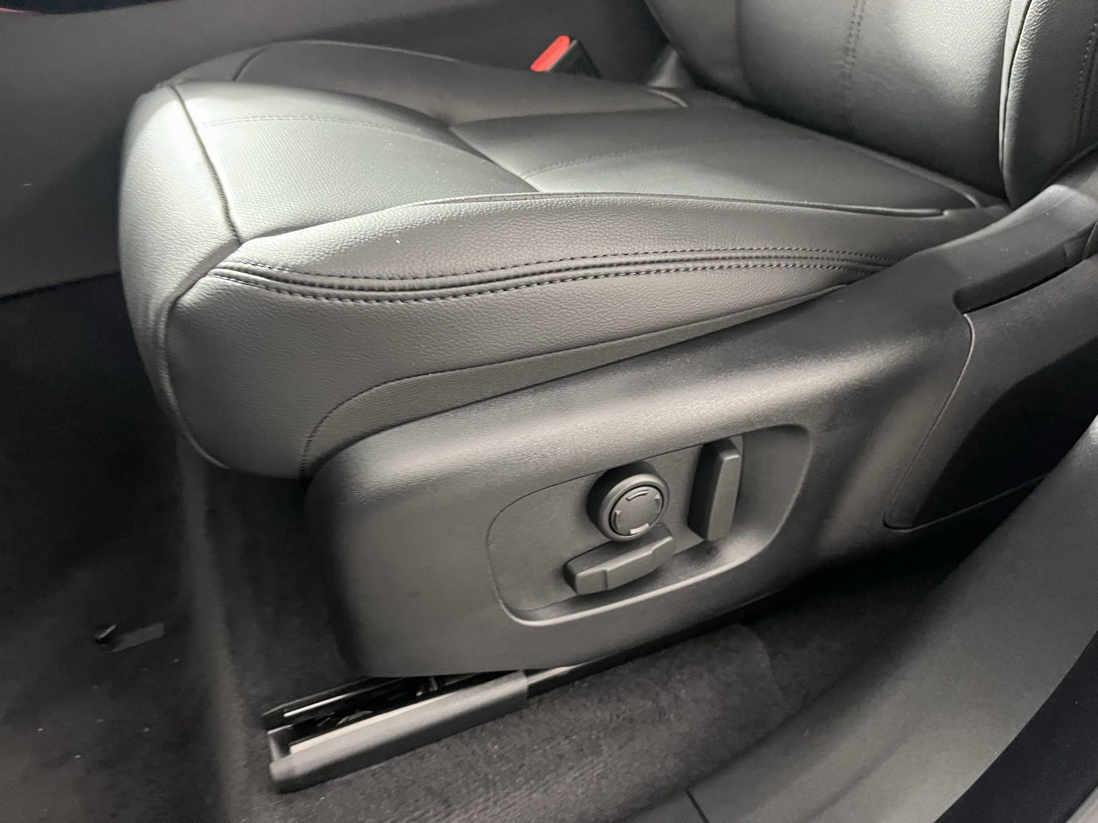 New 2026 Land Rover Range Rover Velar Dynamic SE image 12