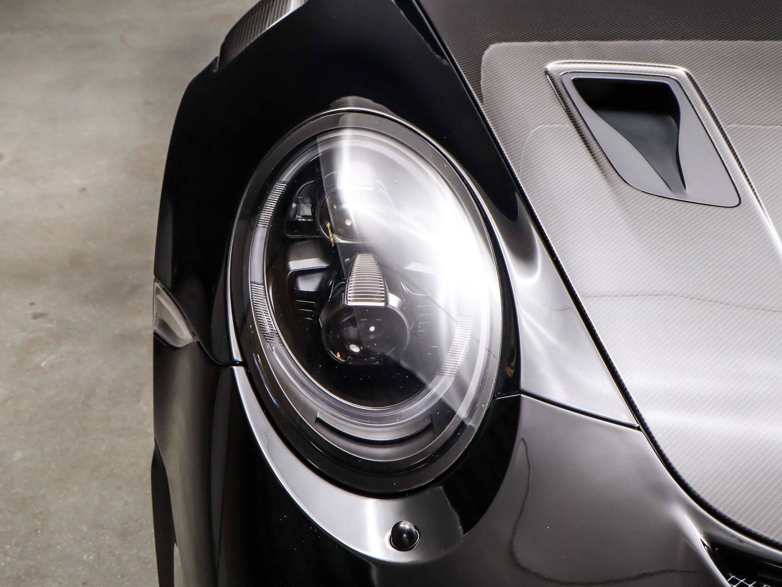 Certified 2018 Porsche 911 GT2 RS RWD image 8