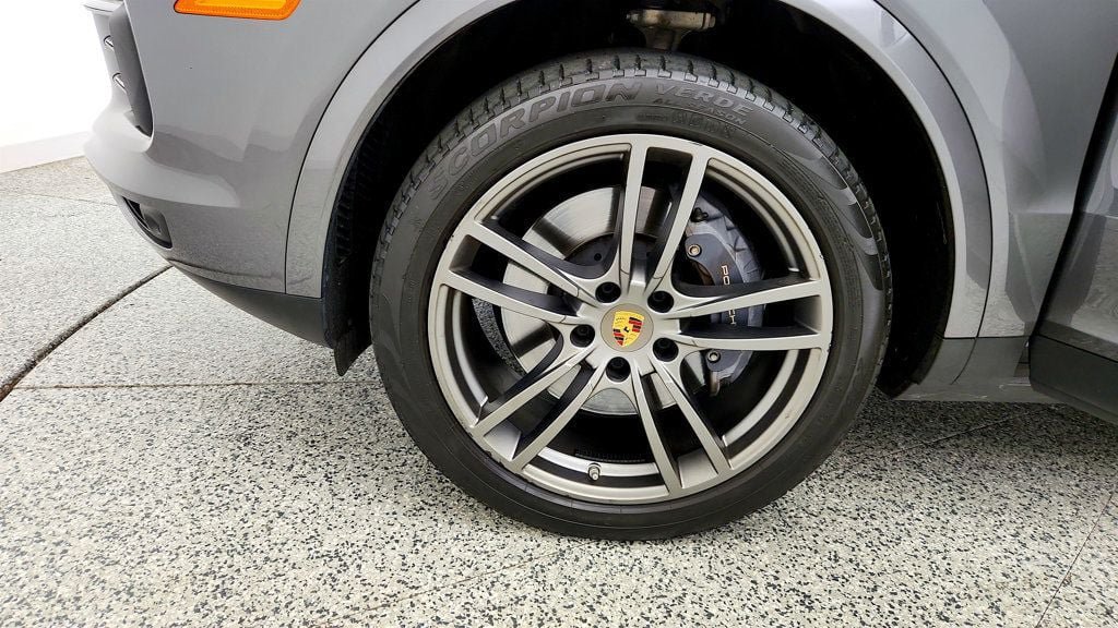 Used 2021 Porsche Cayenne AWD/4WD image 9