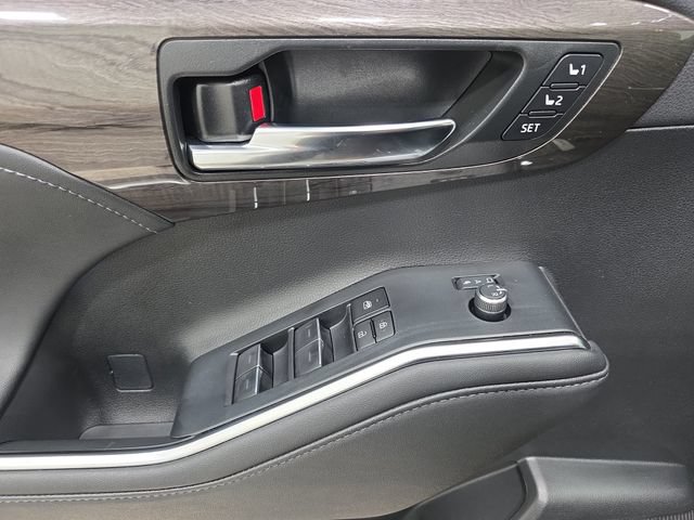 Certified 2024 Toyota Highlander Limited AWD/4WD image 25