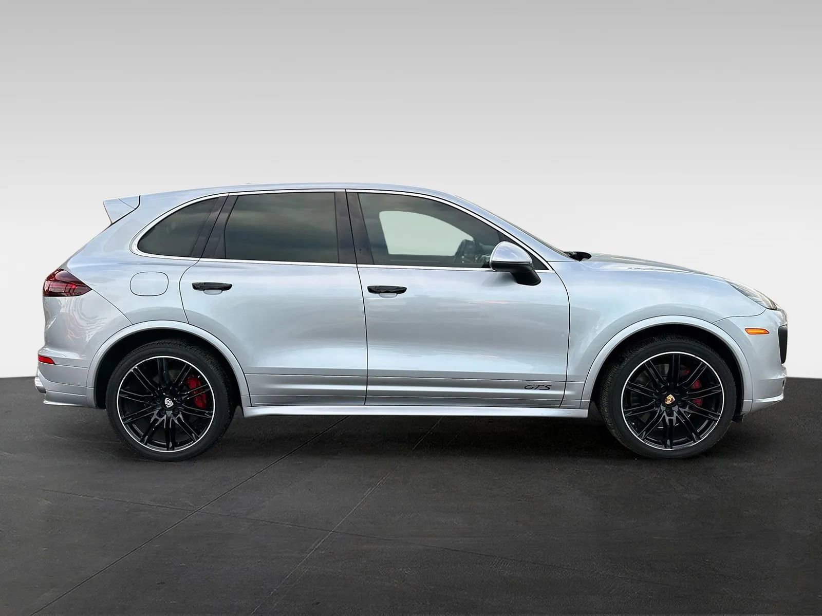 Used 2016 Porsche Cayenne GTS image 8