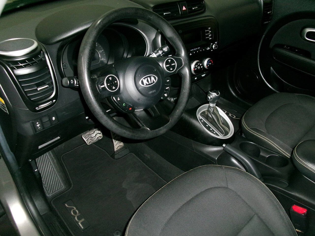 Used 2014 Kia Soul + FWD image 8