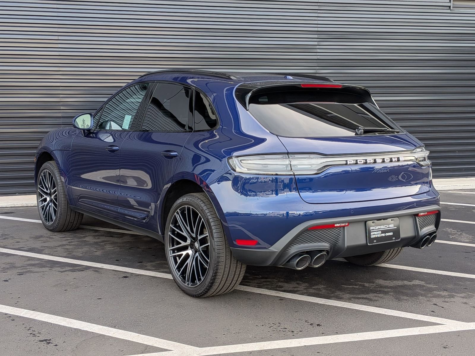 Certified 2025 Porsche Macan image 3