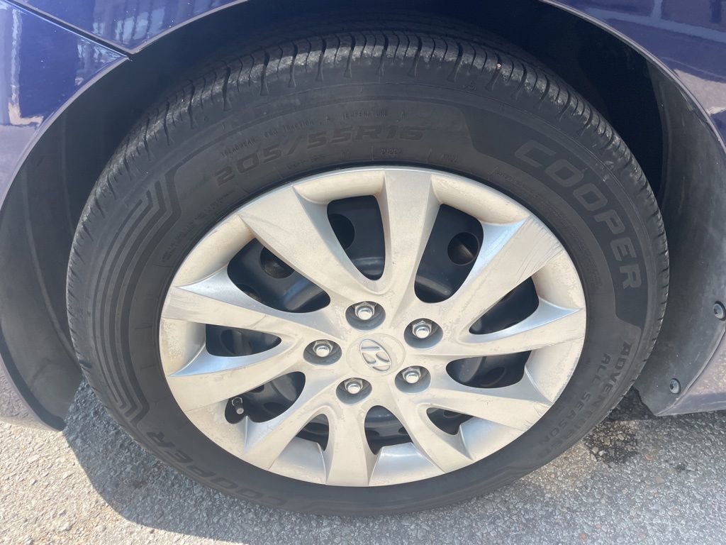 Used 2013 Hyundai Elantra GLS FWD image 12