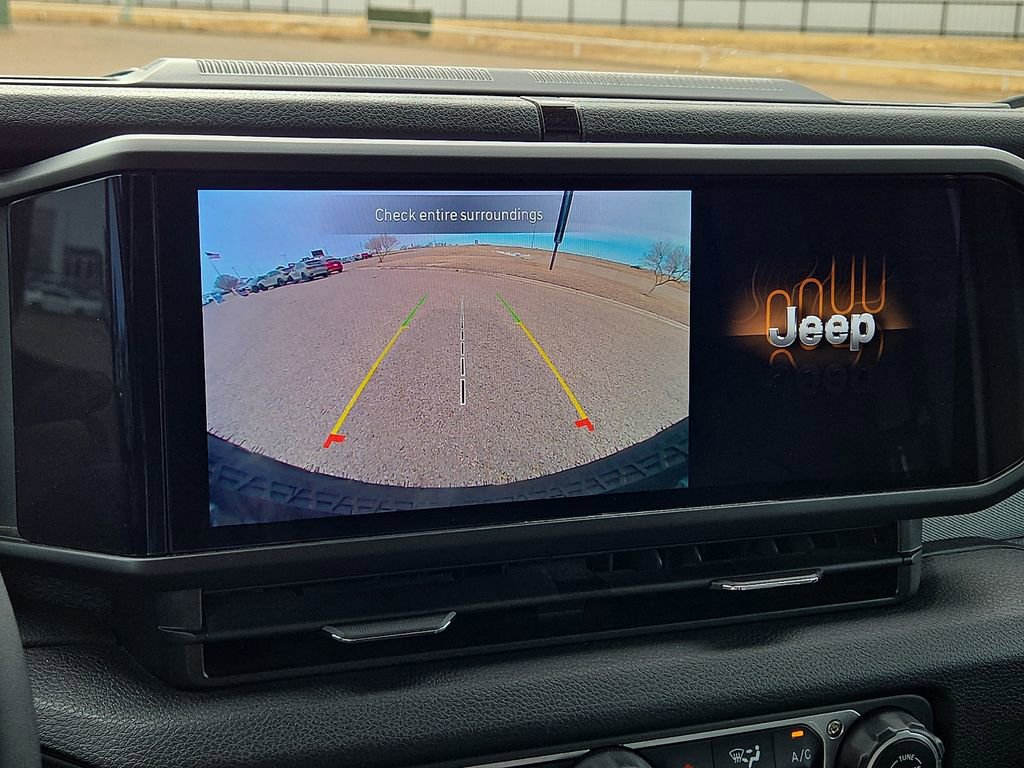 Used 2024 Jeep Wrangler Unlimited image 27