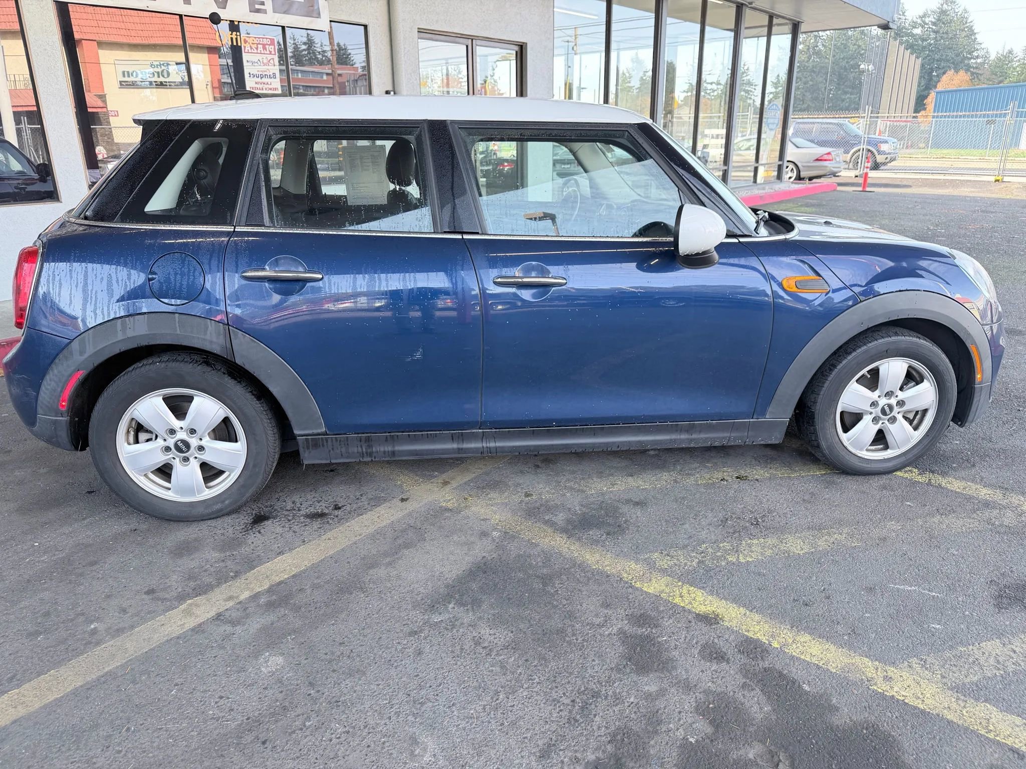 Used 2015 MINI Cooper 4-Door Hardtop image 8