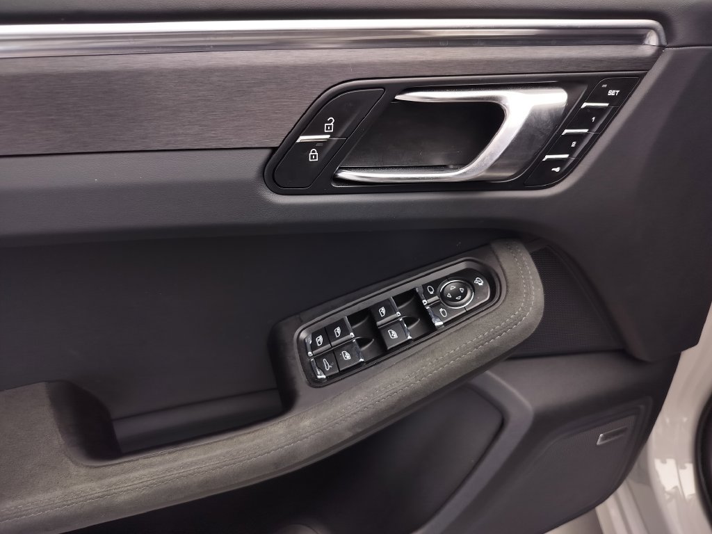 Certified 2023 Porsche Macan GTS AWD/4WD image 21