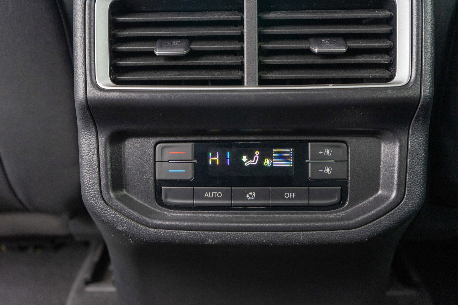 Used 2025 Volkswagen Atlas SE image 29