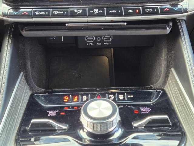 Certified 2024 Jeep Wagoneer Series III AWD/4WD image 19