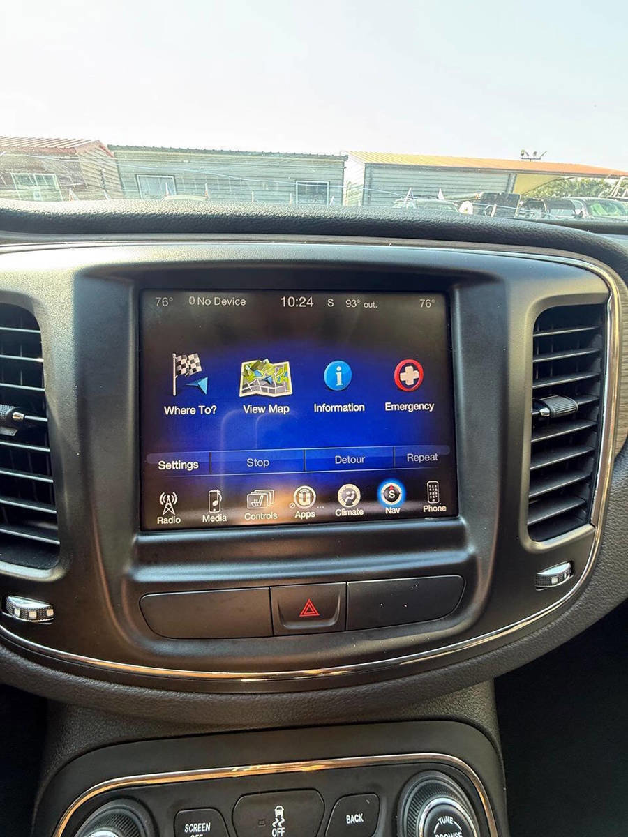 Used 2015 Chrysler 200 C w/ Navigation & Sound Group I image 35