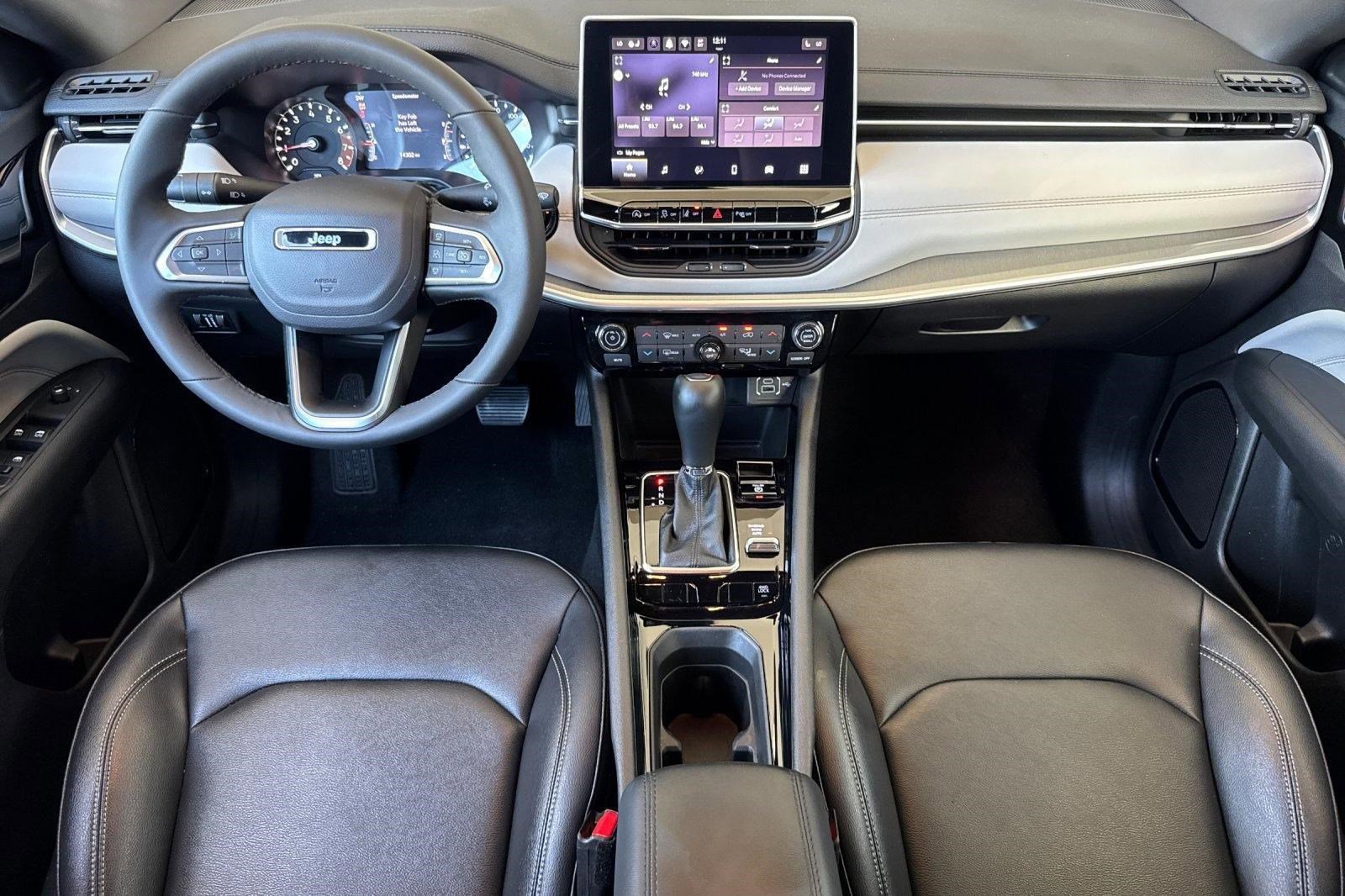 Used 2025 Jeep Compass Limited image 27