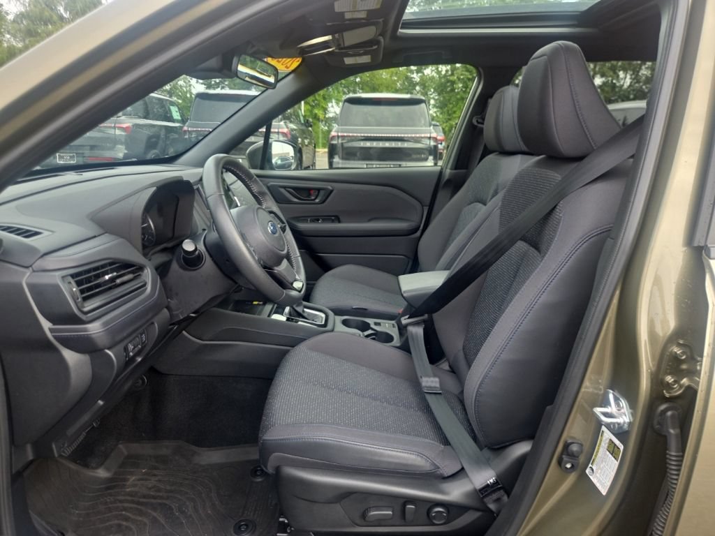 Used 2025 Subaru Forester Premium AWD/4WD image 30